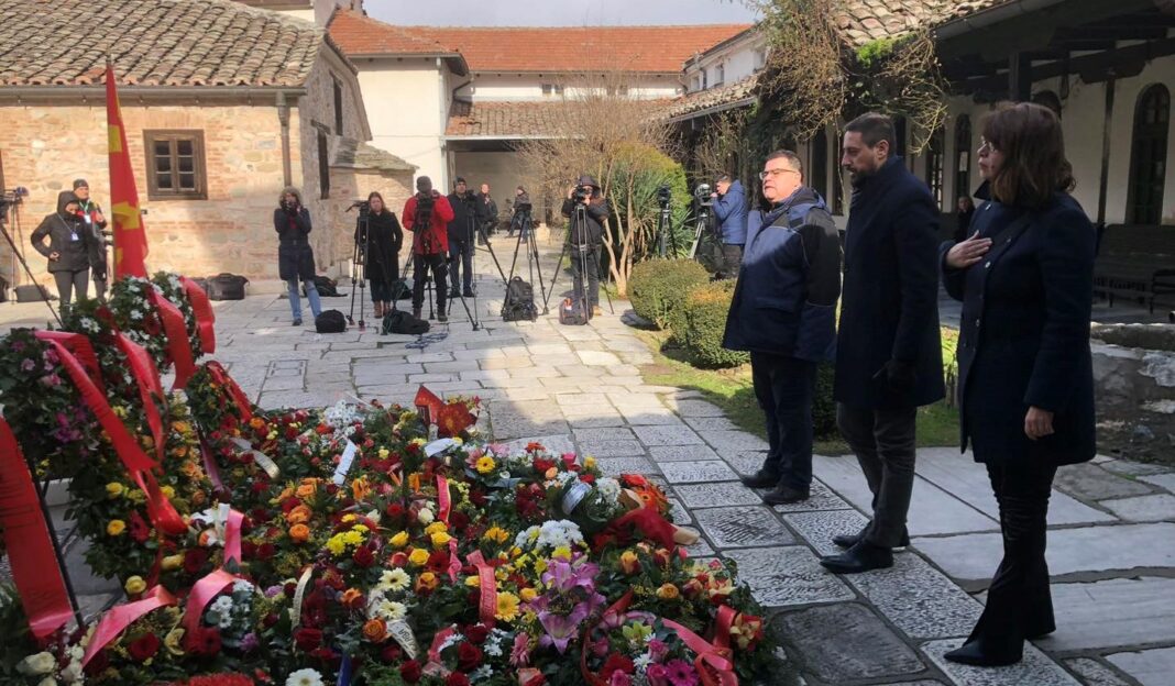 МАКЕДОНИЈА е македонска, истакнаа од МКОНЦЕПТ пред гробот на Гоце Делчев